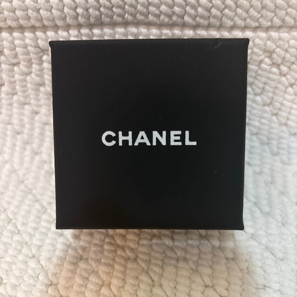 Chanel earrings - Picture 3 of 4